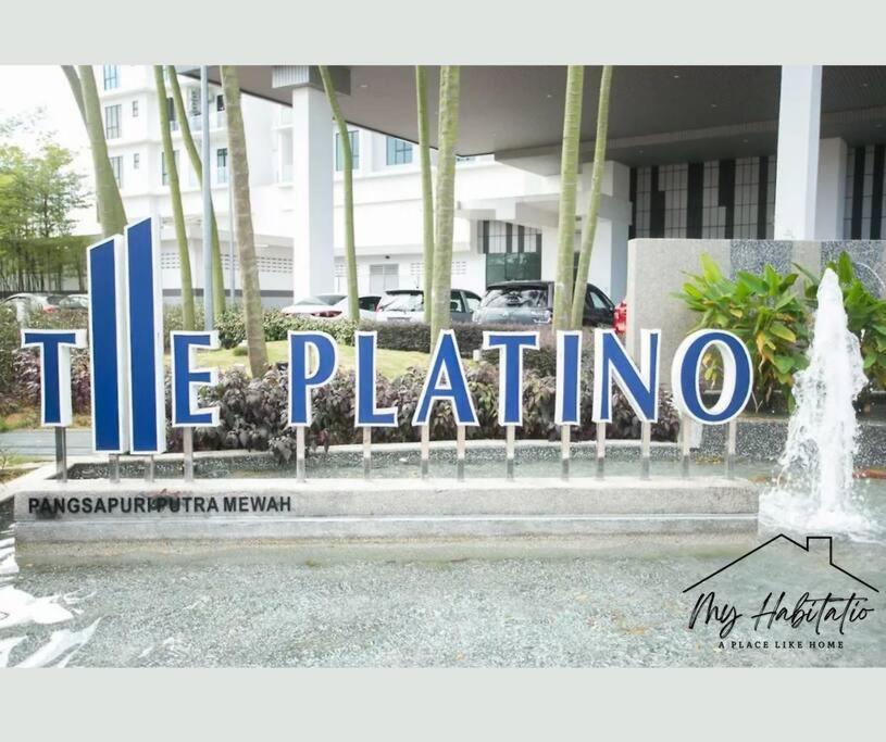 Platino 13 Pax, Mins Away From Paradigm & Legoland Apartment Johor Bahru