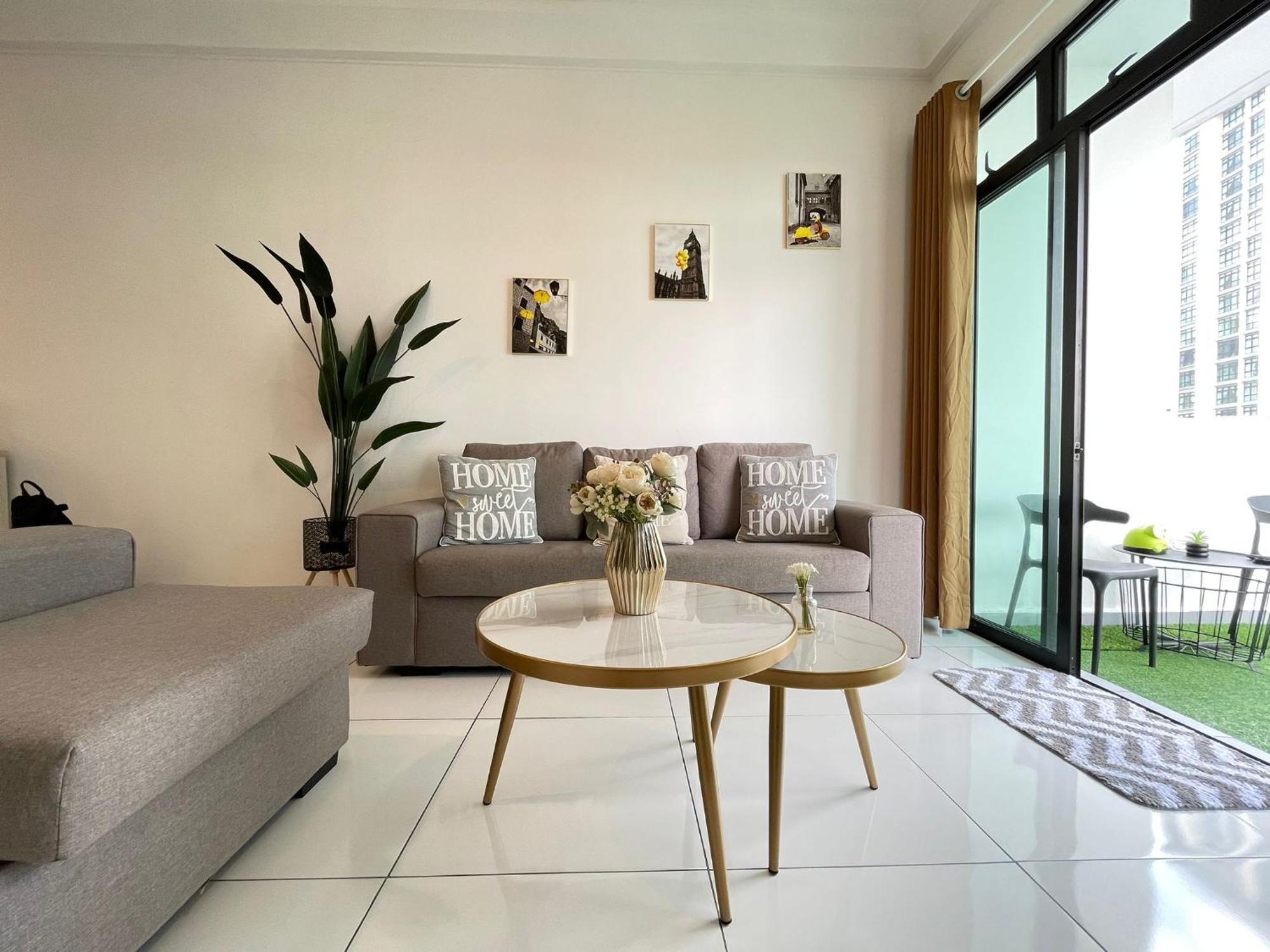 Platino 13 Pax, Mins Away From Paradigm & Legoland Apartment