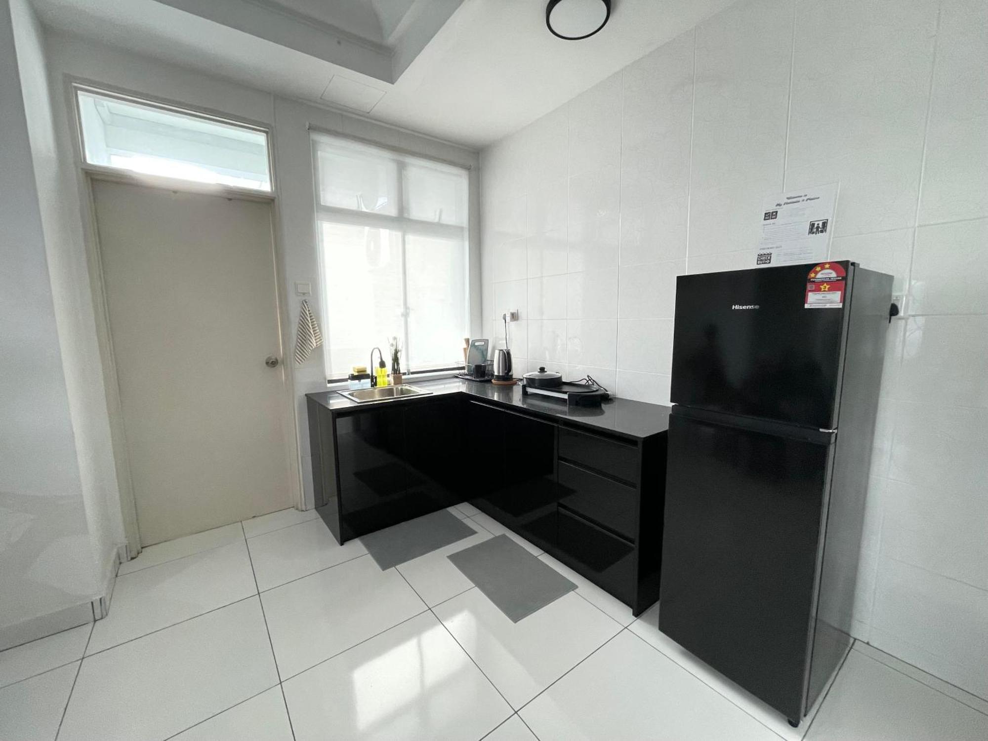 Apartment Platino 13 Pax, Mins Away From Paradigm & Legoland