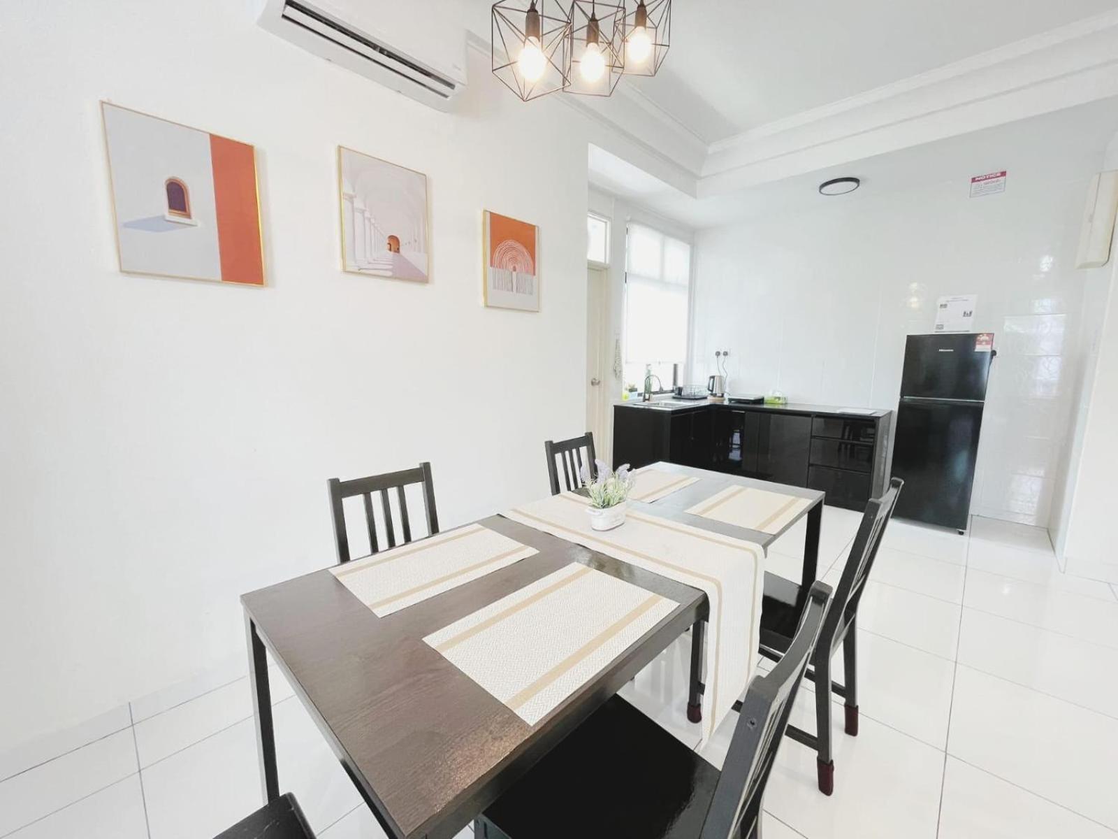 Apartment Platino 13 Pax, Mins Away From Paradigm & Legoland *