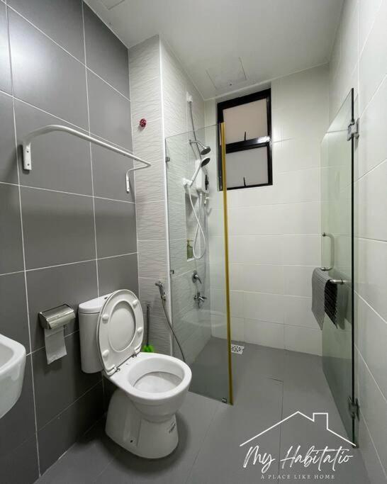 Platino 13 Pax, Mins Away From Paradigm & Legoland Apartment Johor Bahru