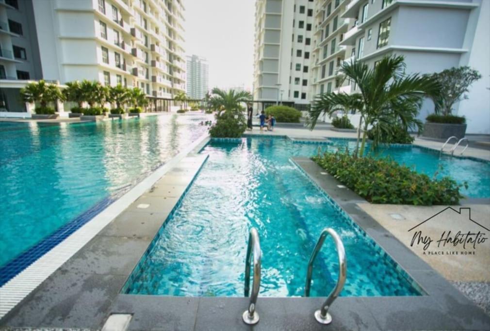 Platino 13 Pax, Mins Away From Paradigm & Legoland *